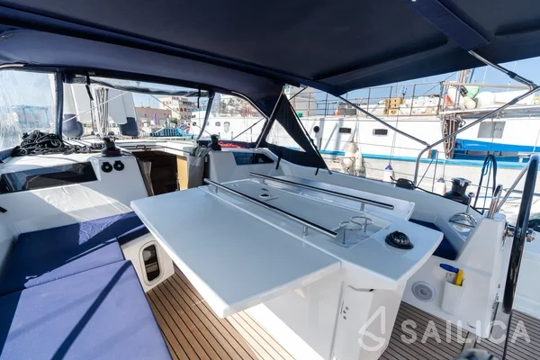 Oceanis 40.1 - Yacht Charter Sailica
