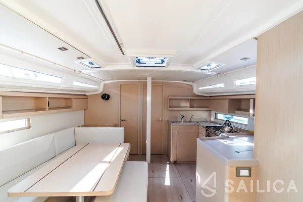 Oceanis 40.1 - Yacht Charter Sailica