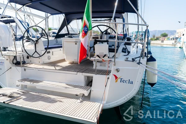 Oceanis 40.1 - Yacht Charter Sailica