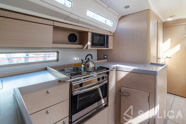 Oceanis 40.1 - Yacht Charter Sailica