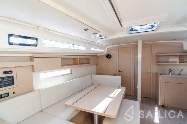 Oceanis 40.1 - Yacht Charter Sailica