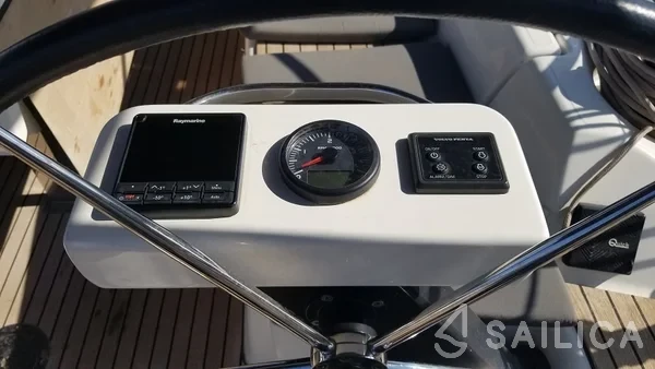 Dufour 360 GL - Yacht Charter Sailica