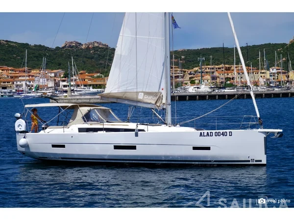 Dufour 430 - Yacht Charter Sailica