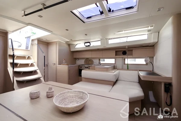 Oceanis 51.1 - Yacht Charter Sailica
