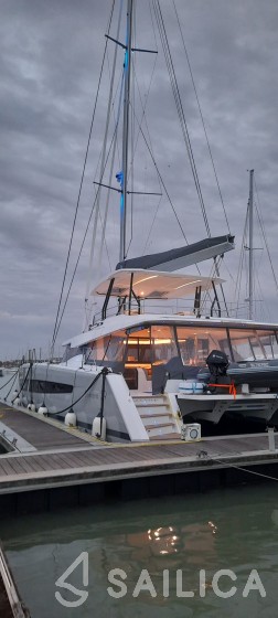 Oceanis 51.1 - Yacht Charter Sailica