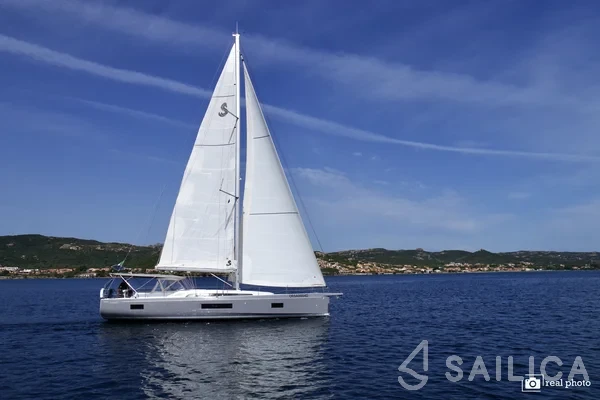 Oceanis 51.1 - Yacht Charter Sailica