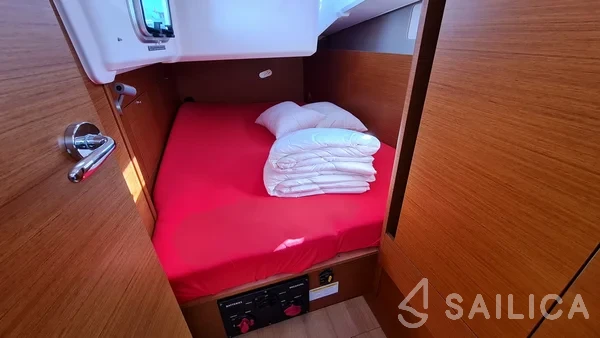 Sun Odyssey 410 - Yacht Charter Sailica