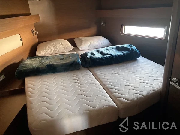 Oceanis 40.1 - Yacht Charter Sailica