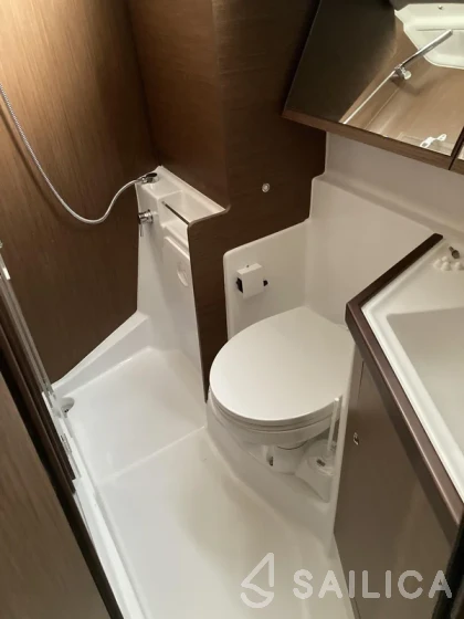 Oceanis 40.1 - Yacht Charter Sailica