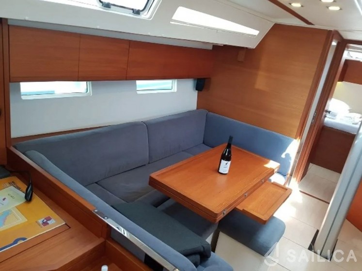 More 55 - Yacht Charter Sailica