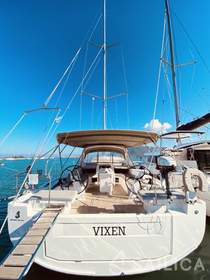 Oceanis 51.1 - Yacht Charter Sailica