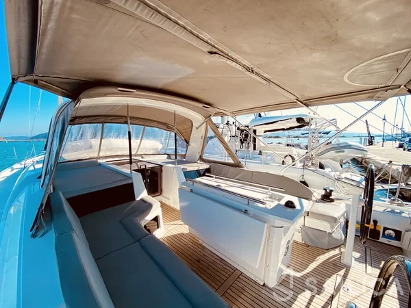 Oceanis 51.1 - Yacht Charter Sailica