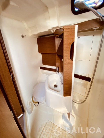 Oceanis 51.1 - Yacht Charter Sailica