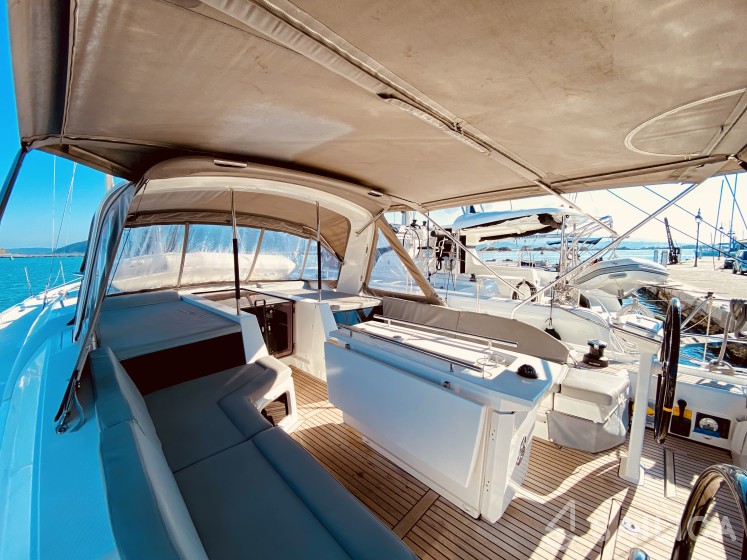 Oceanis 51.1 - Yacht Charter Sailica