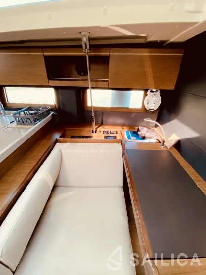 Oceanis 51.1 - Yacht Charter Sailica
