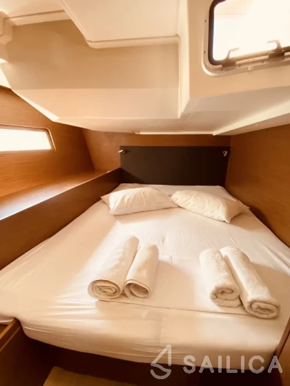 Oceanis 51.1 - Yacht Charter Sailica