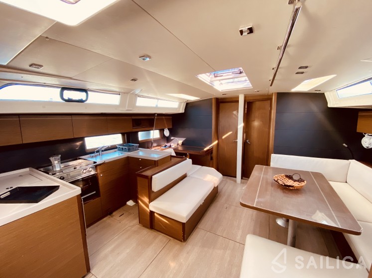 Oceanis 51.1 - Yacht Charter Sailica