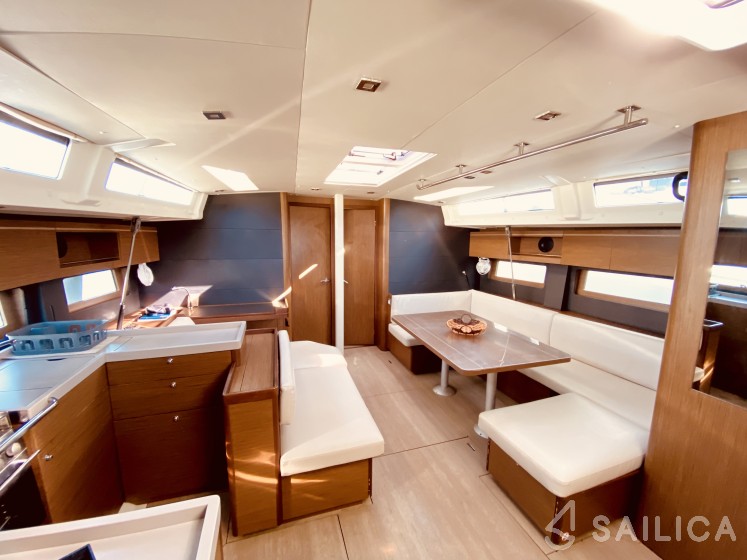 Oceanis 51.1 - Yacht Charter Sailica