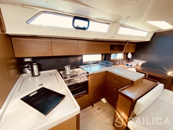 Oceanis 51.1 - Yacht Charter Sailica