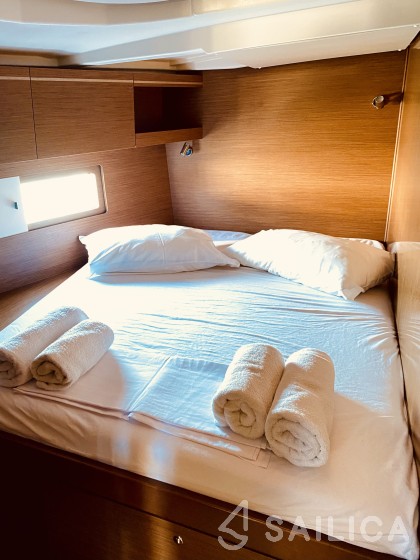 Oceanis 51.1 - Yacht Charter Sailica