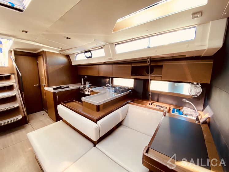 Oceanis 51.1 - Yacht Charter Sailica