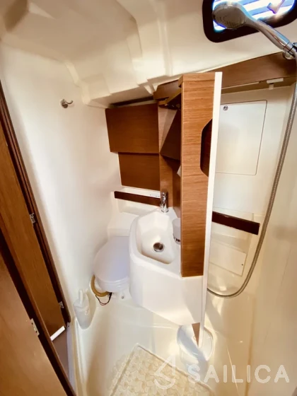 Oceanis 51.1 - Yacht Charter Sailica