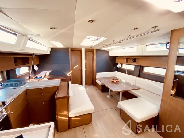 Oceanis 51.1 - Yacht Charter Sailica