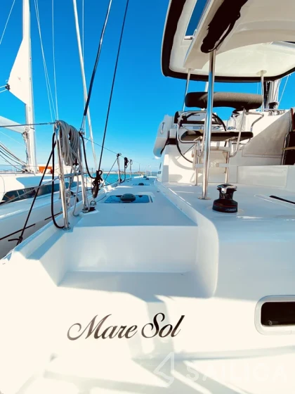Lagoon 42 - Yacht Charter Sailica