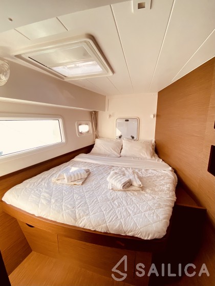 Lagoon 42 - Yacht Charter Sailica