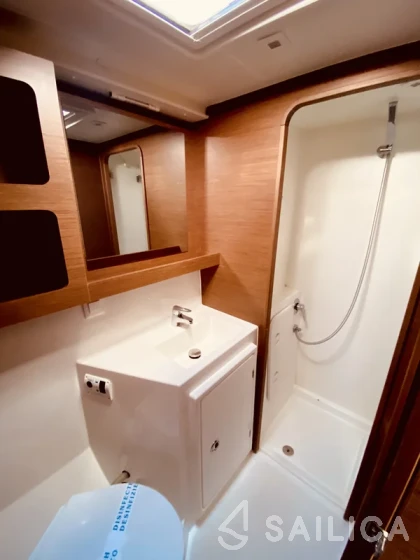 Lagoon 42 - Yacht Charter Sailica