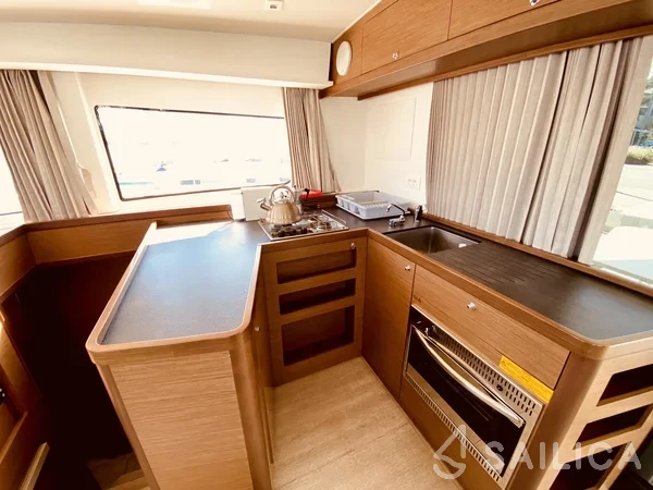 Lagoon 42 - Yacht Charter Sailica