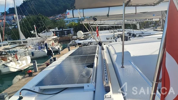 Astréa 42 - Yacht Charter Sailica