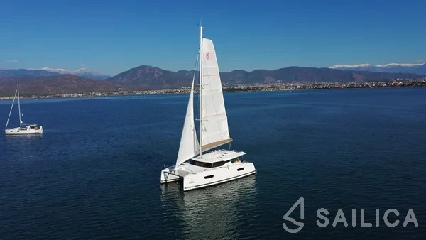 Astréa 42 - Yacht Charter Sailica