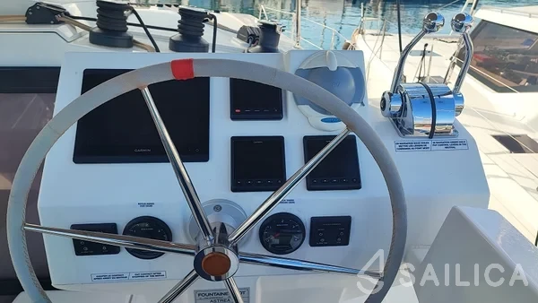 Astréa 42 - Yacht Charter Sailica