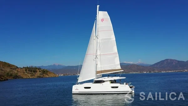 Astréa 42 - Yacht Charter Sailica
