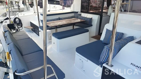 Astréa 42 - Yacht Charter Sailica