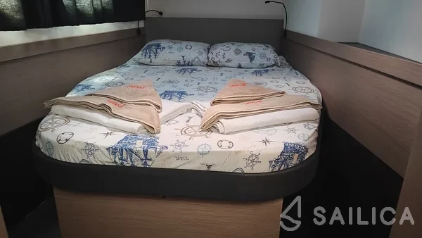 Astréa 42 - Yacht Charter Sailica