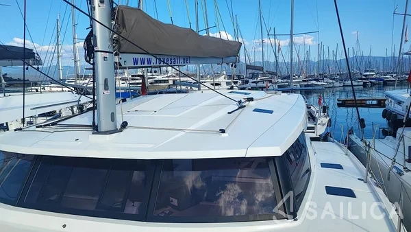 Astréa 42 - Yacht Charter Sailica