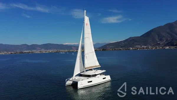 Astréa 42 - Yacht Charter Sailica