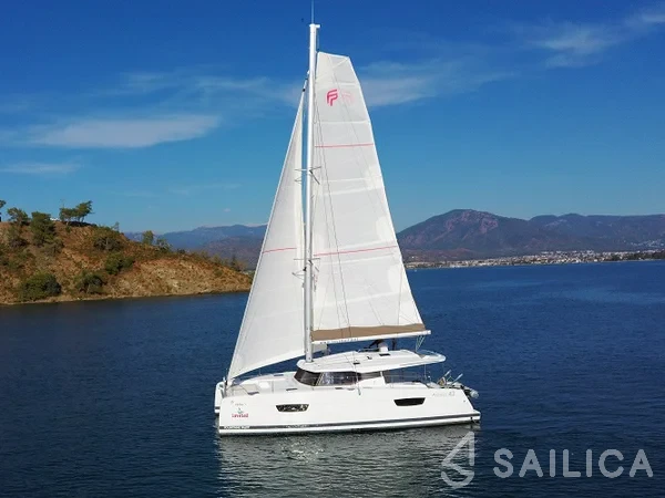 Astréa 42 - Yacht Charter Sailica