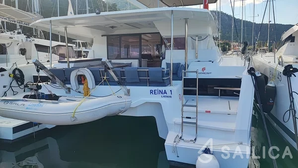 Astréa 42 - Yacht Charter Sailica