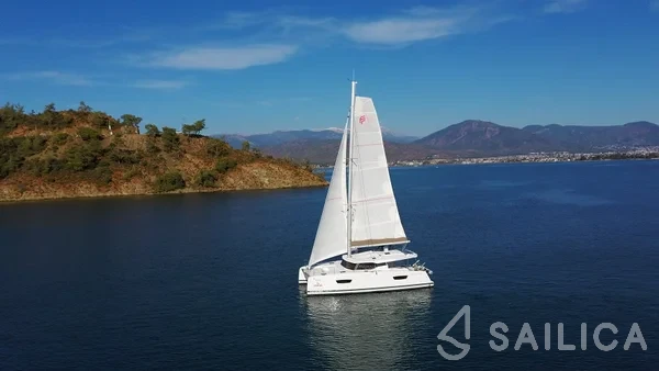 Astréa 42 - Yacht Charter Sailica