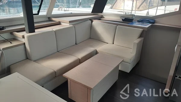 Astréa 42 - Yacht Charter Sailica