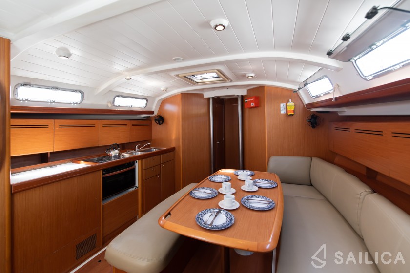 Cyclades 43.4 - Yacht Charter Sailica