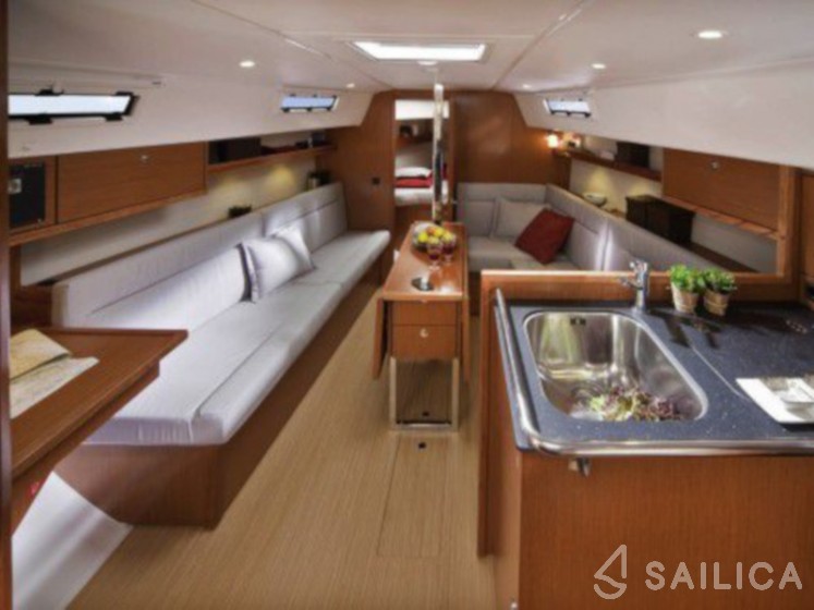 Bavaria 32 - Yacht Charter Sailica