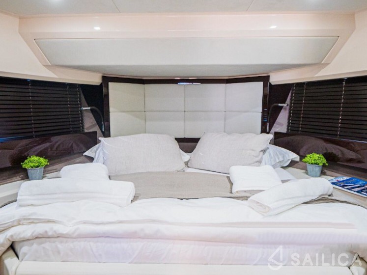 Sessa Fly 47 - Yacht Charter Sailica