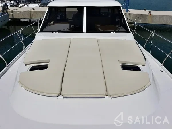 Adriana 44 - Yacht Charter Sailica
