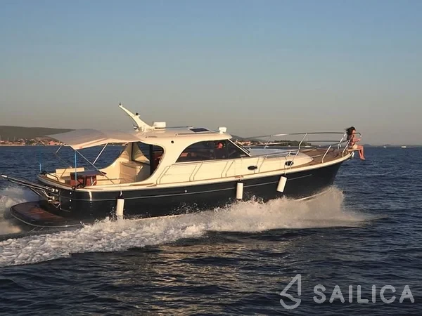 Adriana 44 - Yacht Charter Sailica