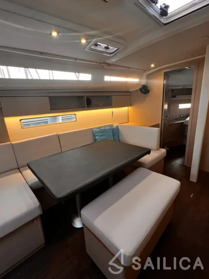 Oceanis 40.1 - Yacht Charter Sailica