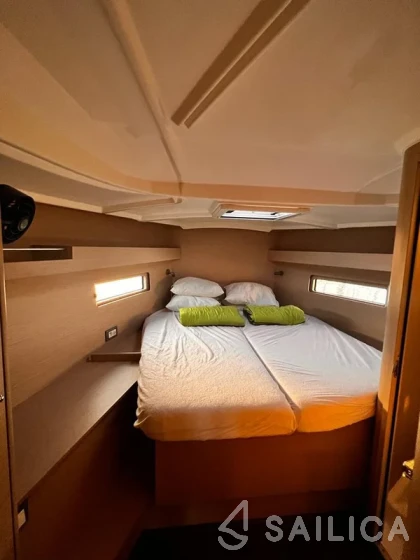 Oceanis 40.1 - Yacht Charter Sailica